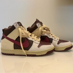 NIKE WOMENS DUNK HIGH 1985